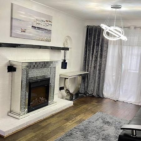 Spacious 4 Bedroom House Billericay Exterior photo