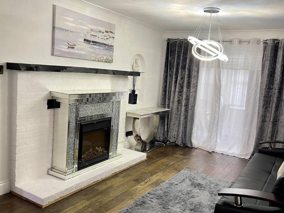 Spacious 4 Bedroom House Billericay Exterior photo