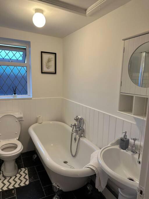Spacious 4 Bedroom House Billericay Exterior photo